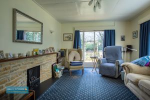 Sitting Room- click for photo gallery